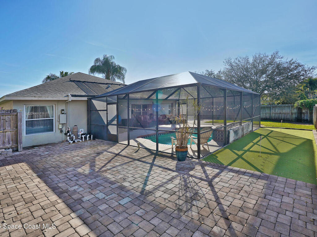 6042 Newbury Circle, Melbourne, FL 32940