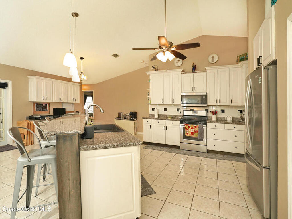 6042 Newbury Circle, Melbourne, FL 32940