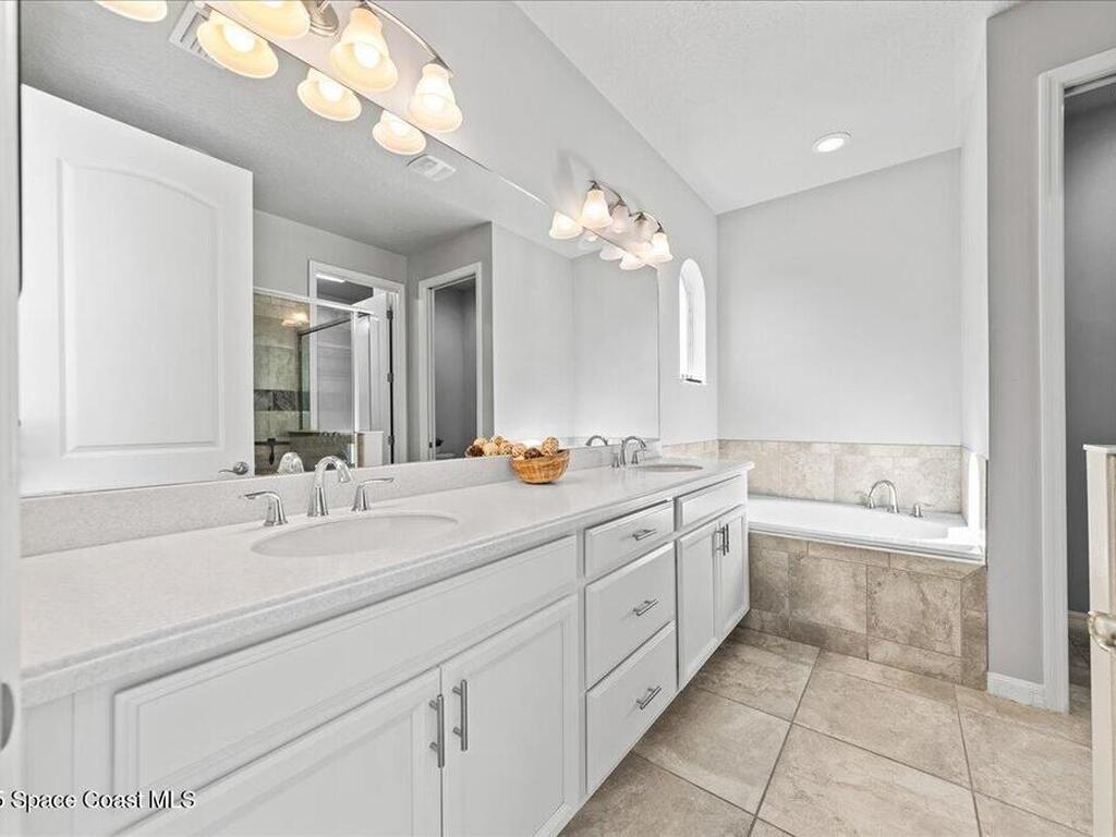 7823 Loren Cove Drive, Melbourne, FL 32940