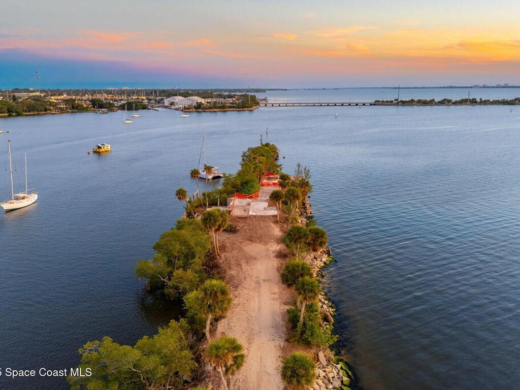 11680 Point Drive, Merritt Island, FL 32952