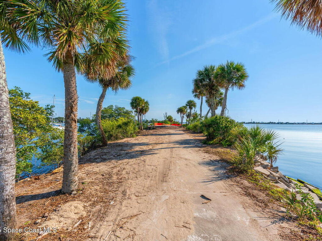 11680 Point Drive, Merritt Island, FL 32952