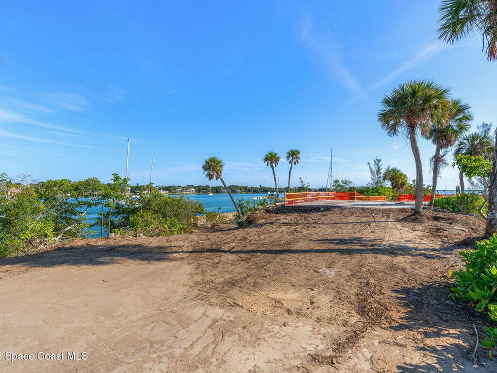 11680 Point Drive, Merritt Island, FL 32952
