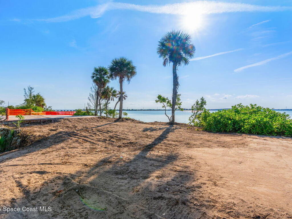 11680 Point Drive, Merritt Island, FL 32952