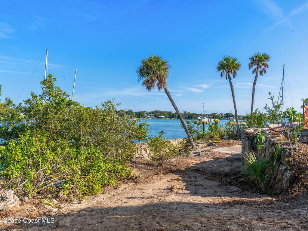 11680 Point Drive, Merritt Island, FL 32952