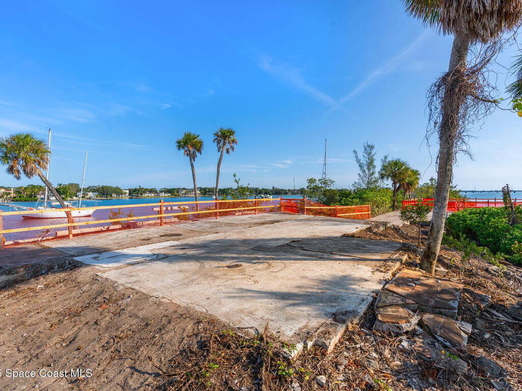 11680 Point Drive, Merritt Island, FL 32952