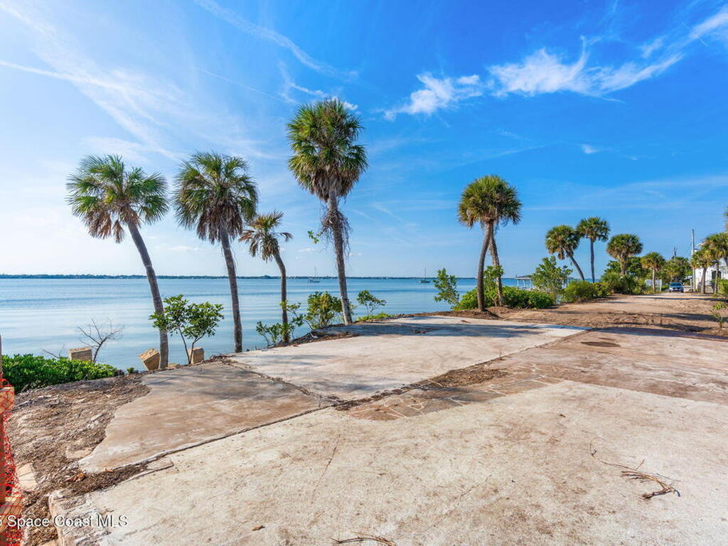 11680 Point Drive, Merritt Island, FL 32952