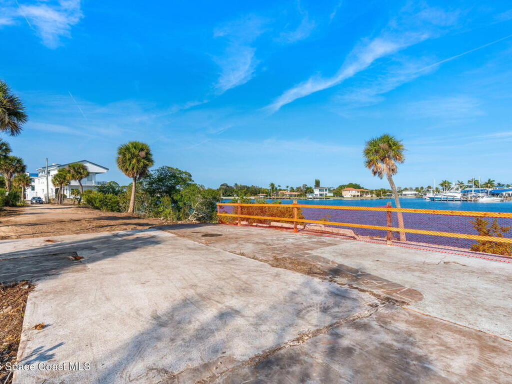 11680 Point Drive, Merritt Island, FL 32952