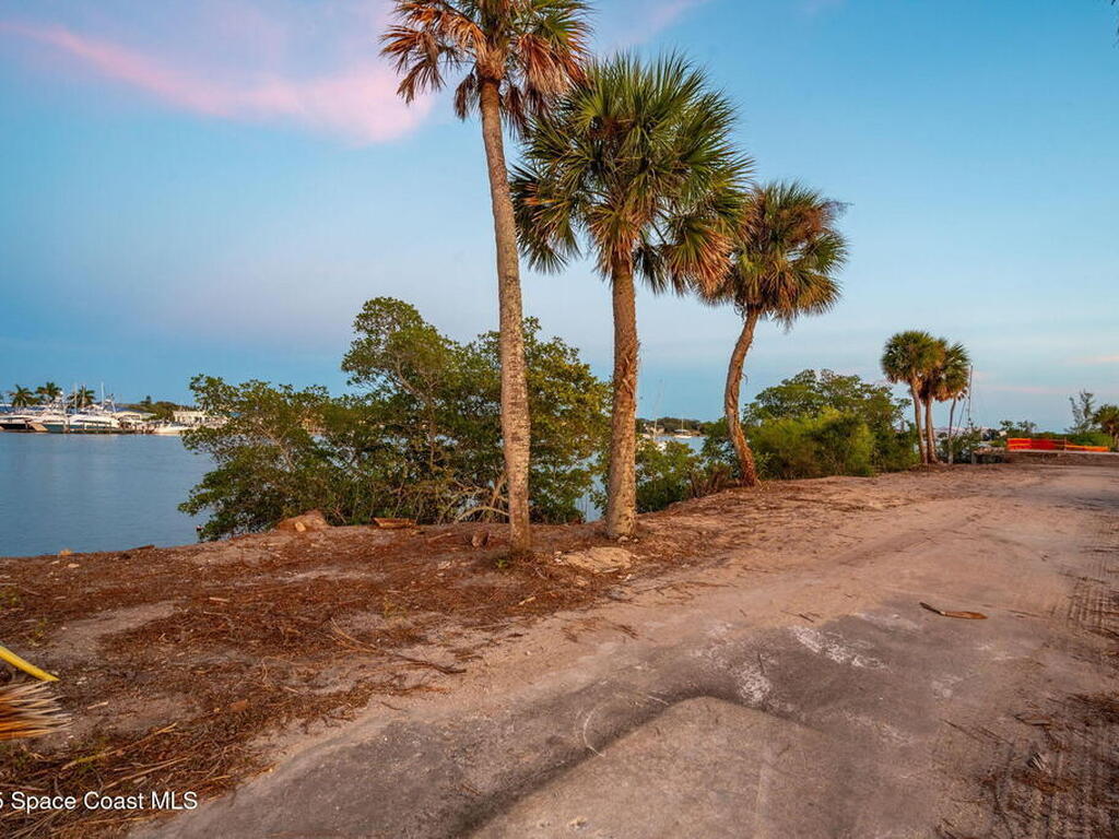 11680 Point Drive, Merritt Island, FL 32952