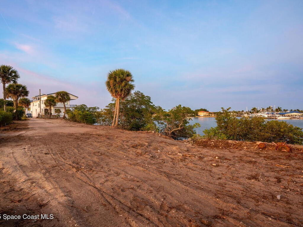 11680 Point Drive, Merritt Island, FL 32952