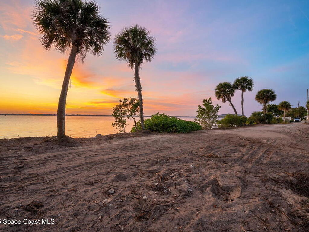 11680 Point Drive, Merritt Island, FL 32952