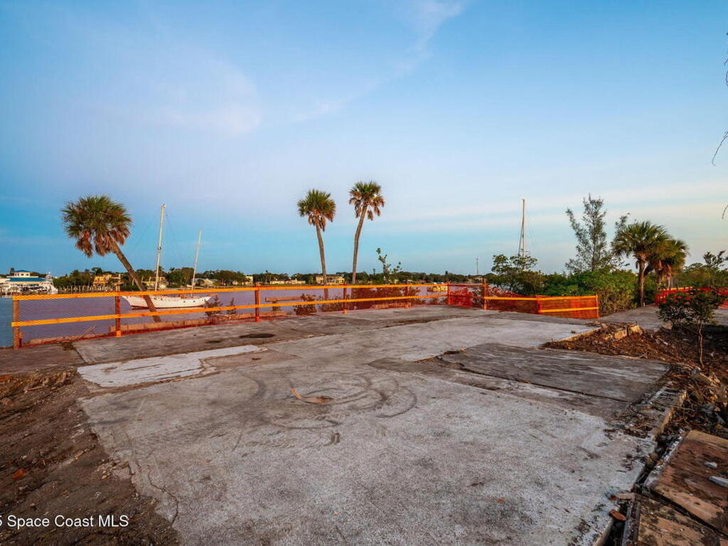 11680 Point Drive, Merritt Island, FL 32952