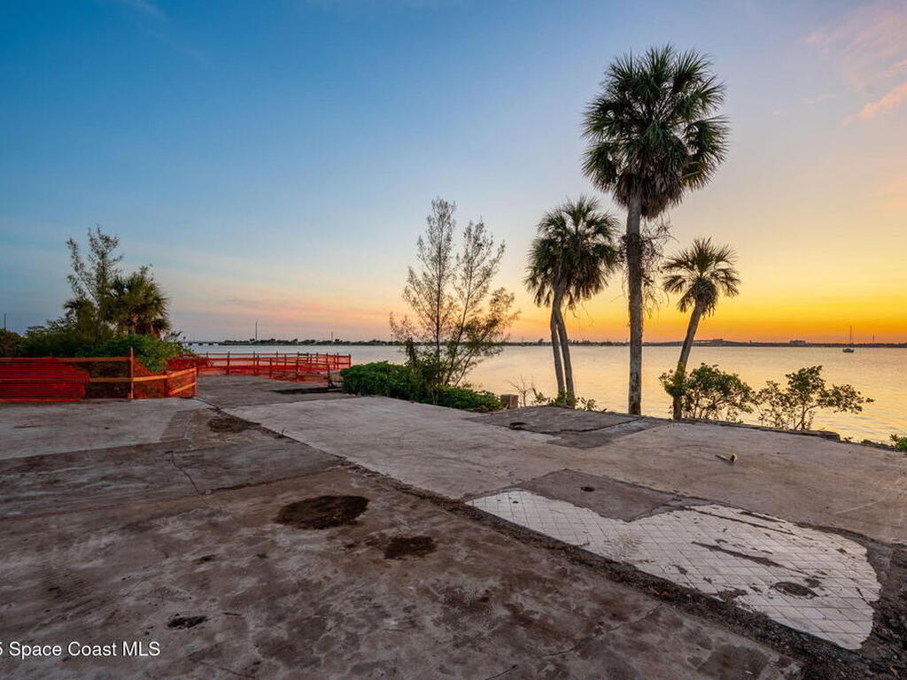 11680 Point Drive, Merritt Island, FL 32952