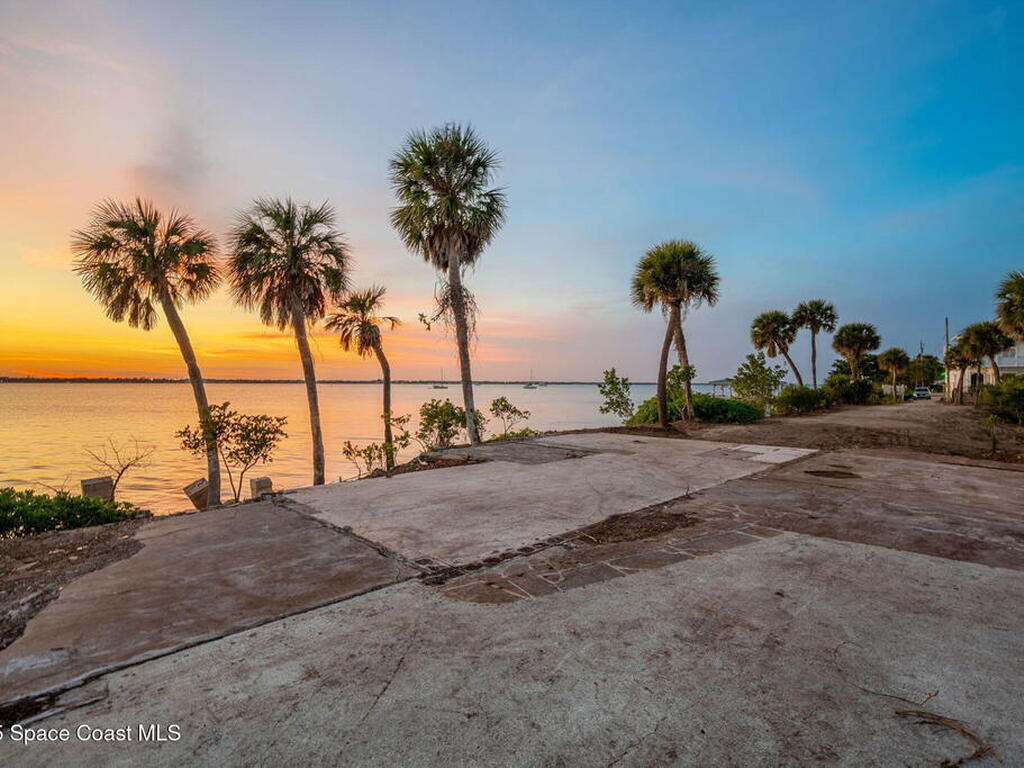 11680 Point Drive, Merritt Island, FL 32952