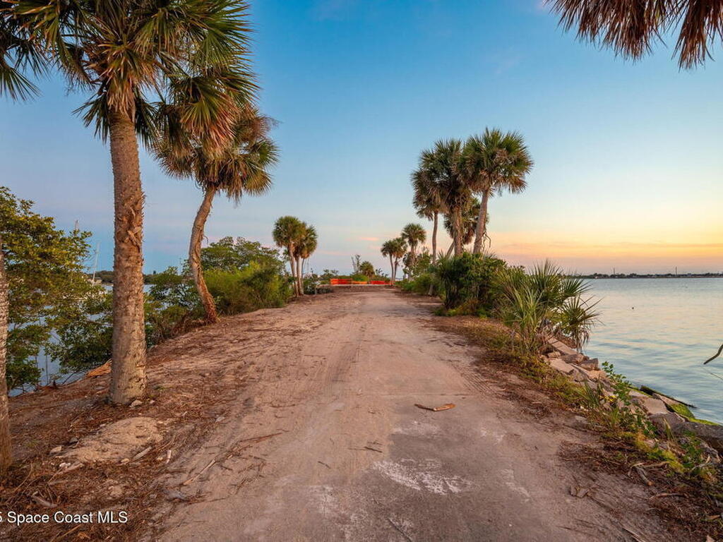 11680 Point Drive, Merritt Island, FL 32952