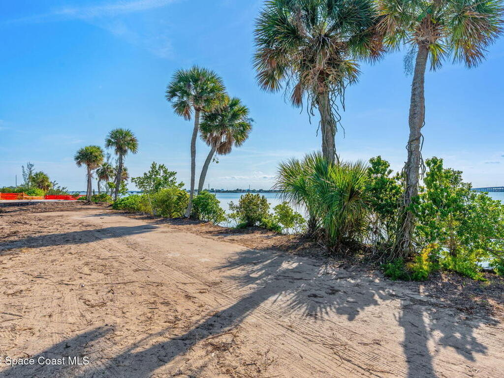 11680 Point Drive, Merritt Island, FL 32952