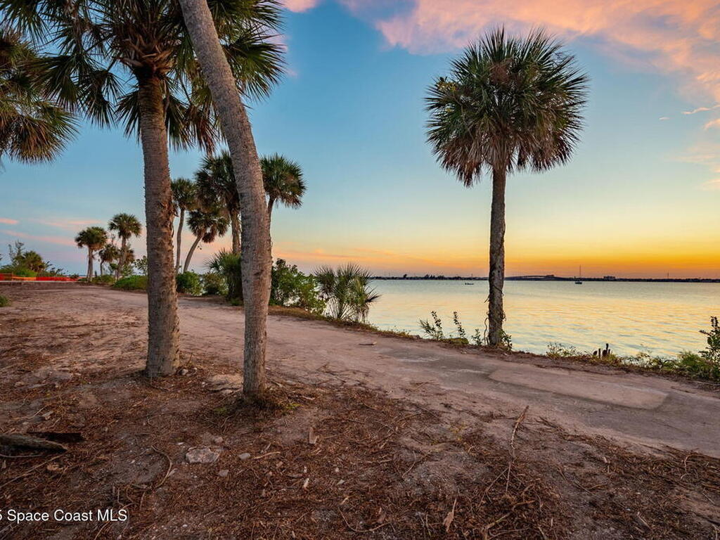 11680 Point Drive, Merritt Island, FL 32952