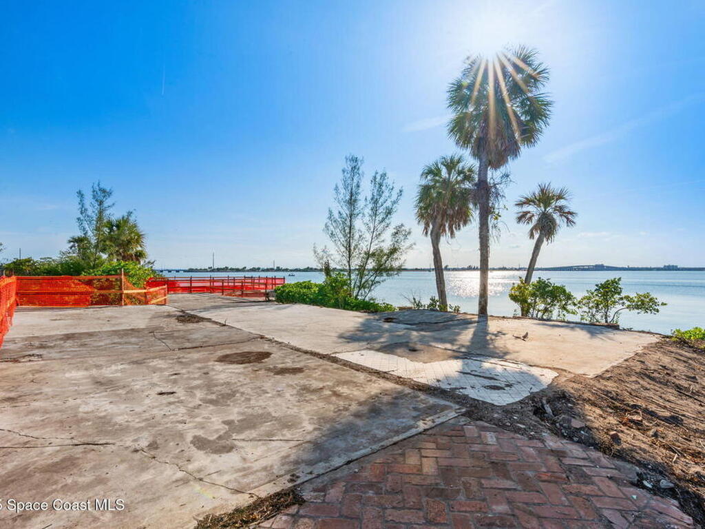 11680 Point Drive, Merritt Island, FL 32952