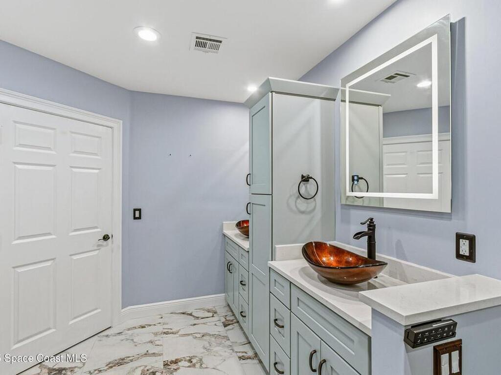 1437 Pineapple Avenue, Melbourne, FL 32935