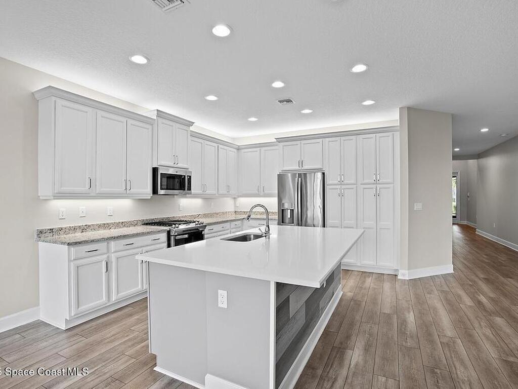 11729 SW Golden Falls Lane, Port St. Lucie, FL 34987