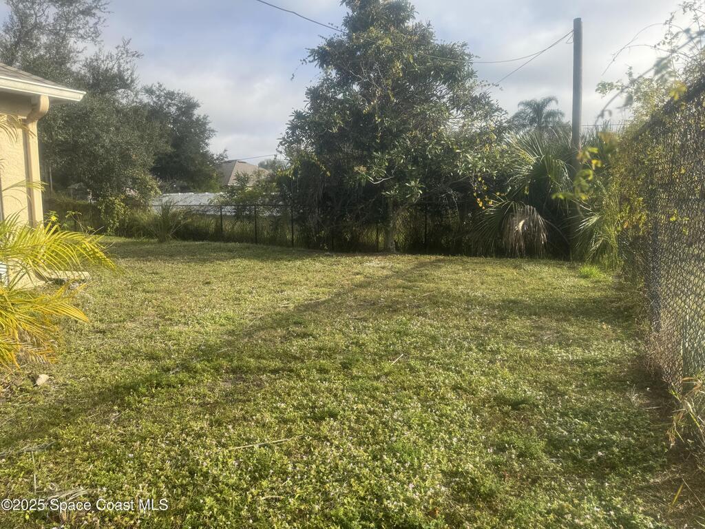 561 Borraclough Avenue, Grant, FL 32949