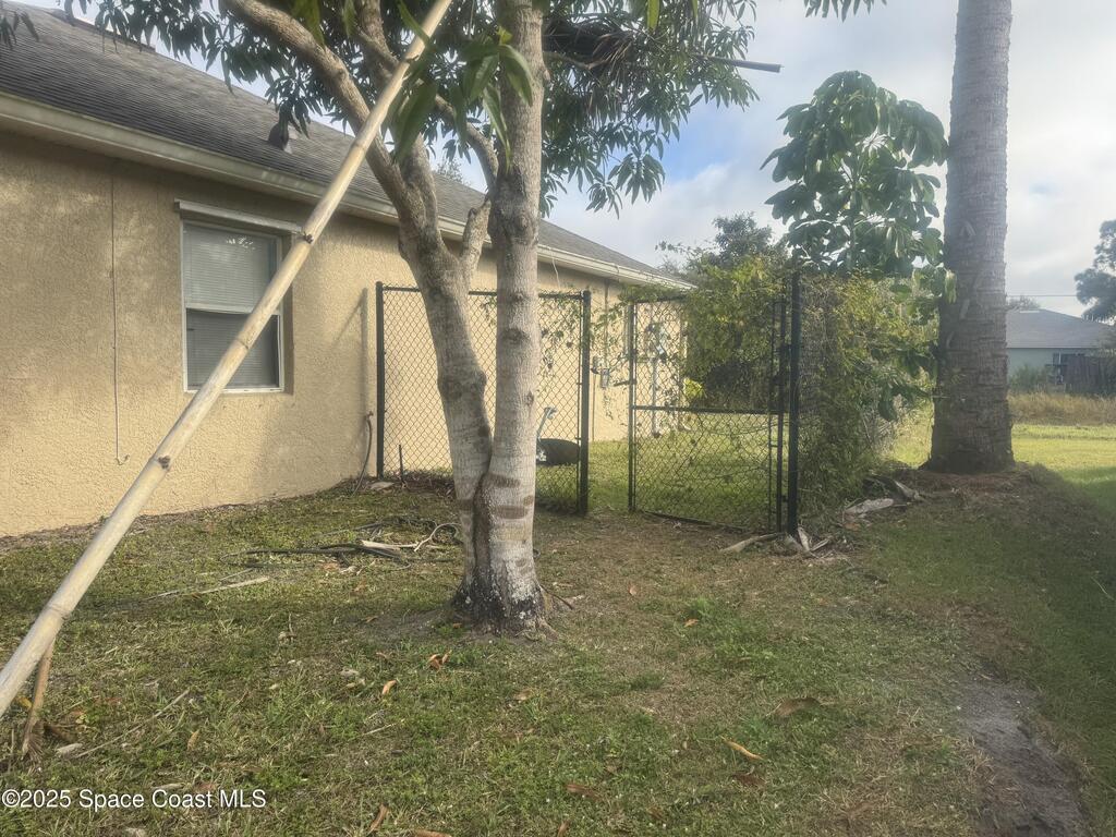 561 Borraclough Avenue, Grant, FL 32949