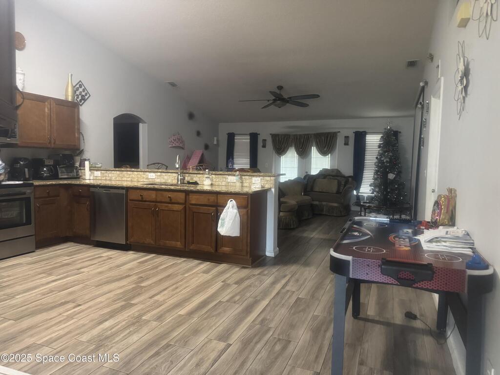 561 Borraclough Avenue, Grant, FL 32949