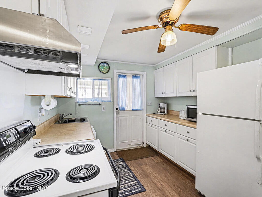 1120 Barefoot Bay Circle, Micco, FL 32976