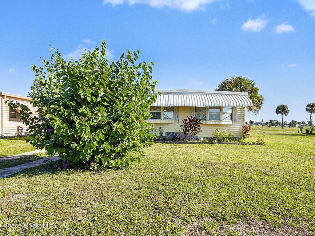 1120 Barefoot Bay Circle, Micco, FL 32976