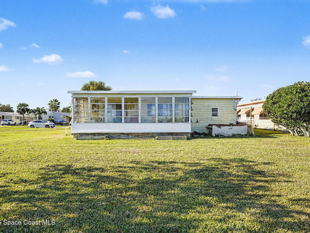 1120 Barefoot Bay Circle, Micco, FL 32976