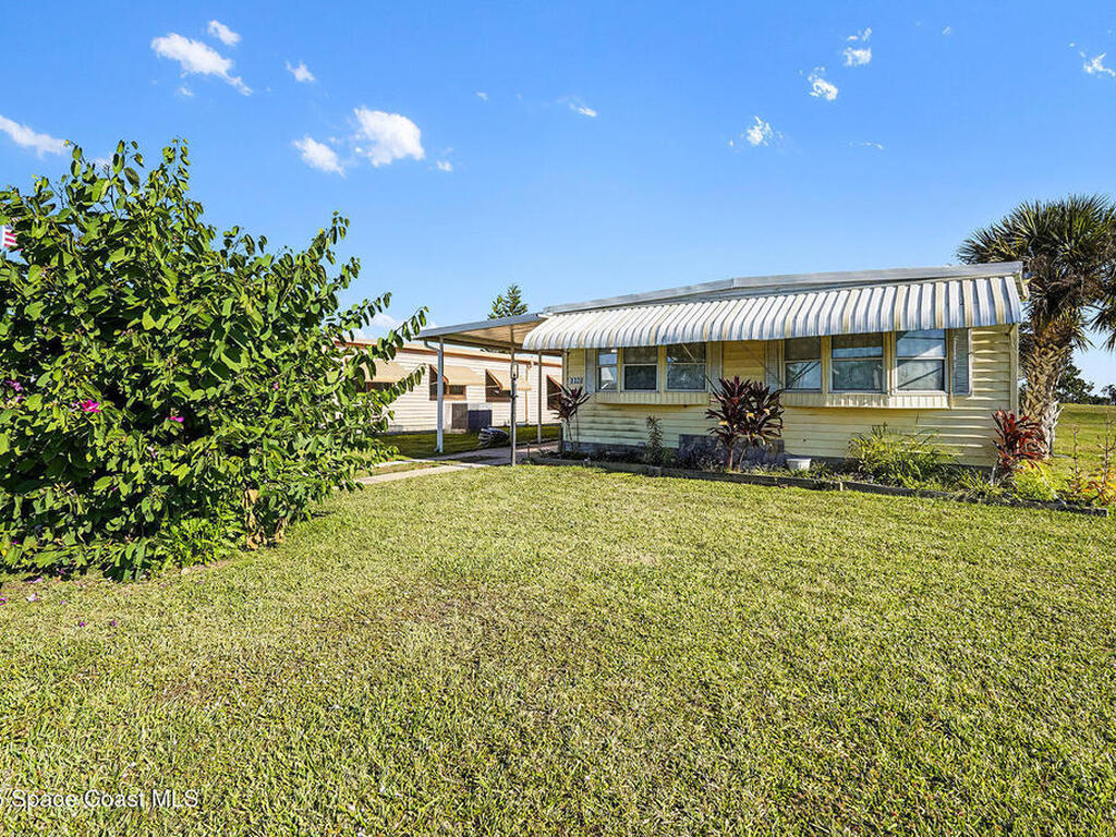 1120 Barefoot Bay Circle, Micco, FL 32976