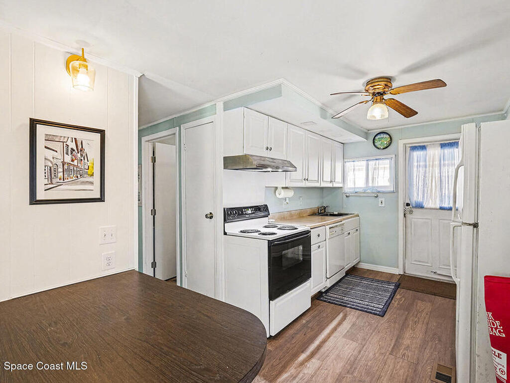 1120 Barefoot Bay Circle, Micco, FL 32976