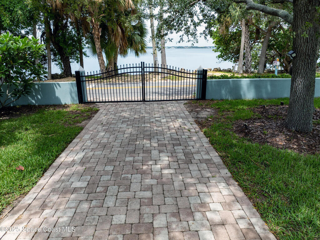 10758 S Tropical Trail, Merritt Island, FL 32952