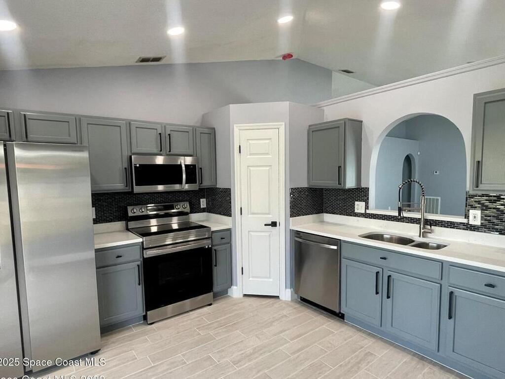 2226 Redwood Circle, Palm Bay, FL 32905