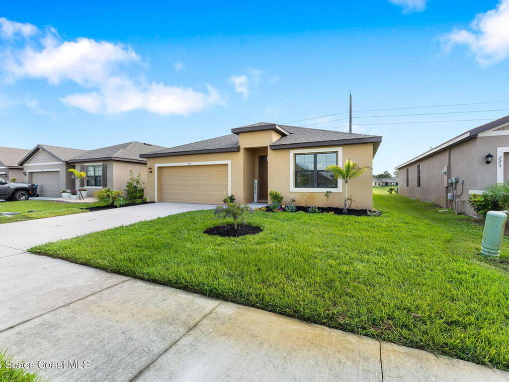 233 Bubbling Lane, Palm Bay, FL 32907