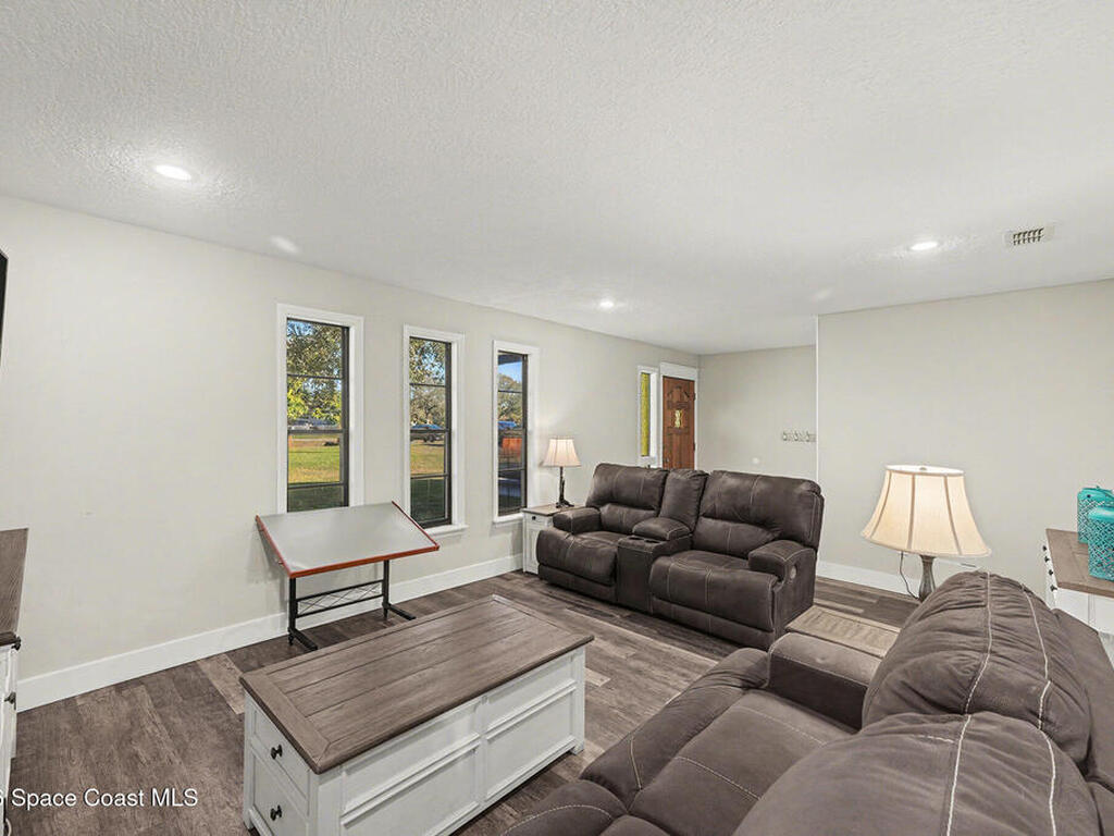 3375 Grantline Road, Mims, FL 32754