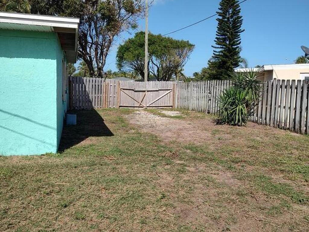 211 Avenida De Paz, Indialantic, FL 32903