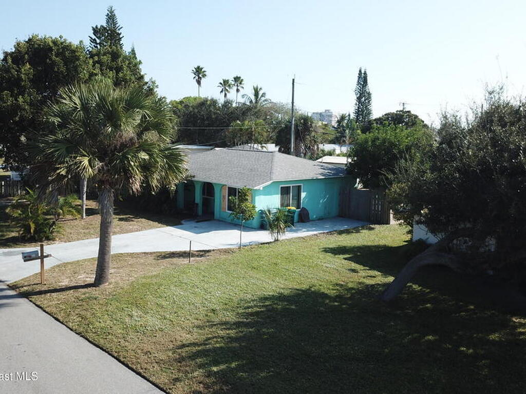211 Avenida De Paz, Indialantic, FL 32903