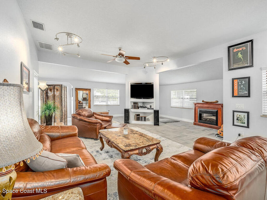 2100 Vernon Place, Melbourne, FL 32901