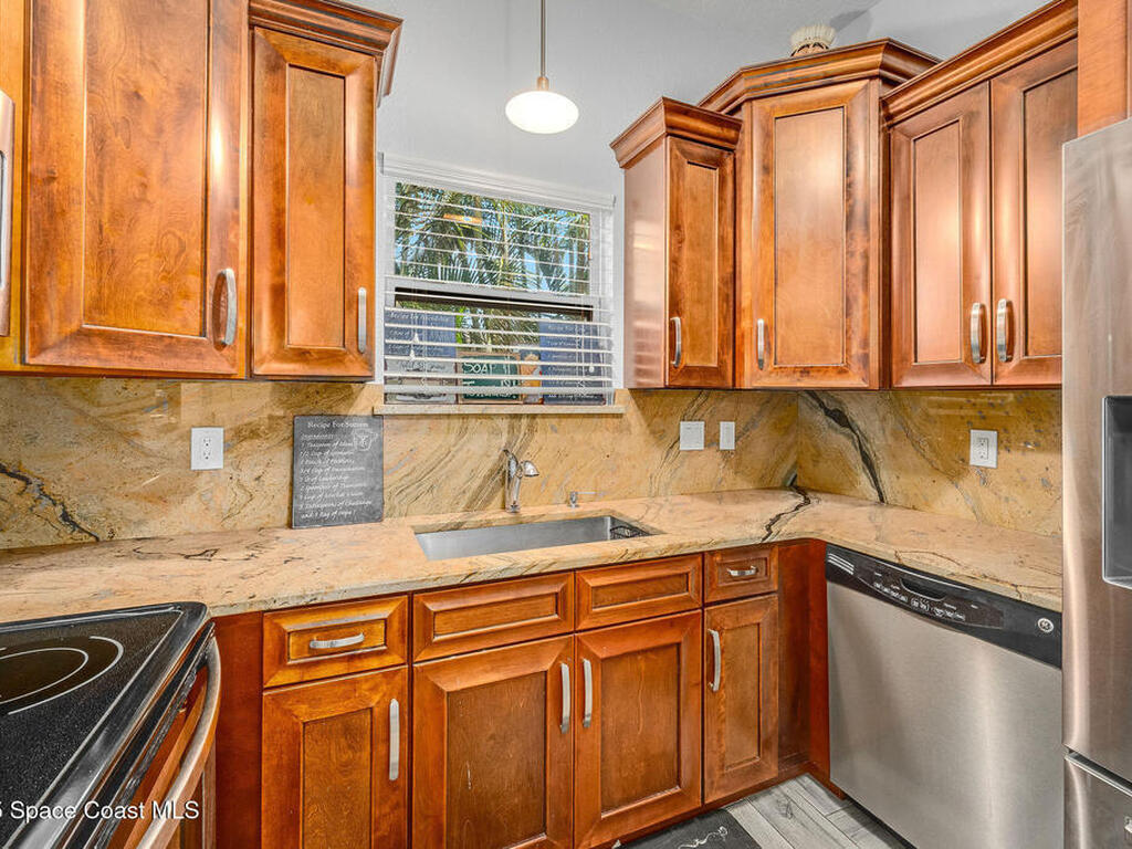 2100 Vernon Place, Melbourne, FL 32901