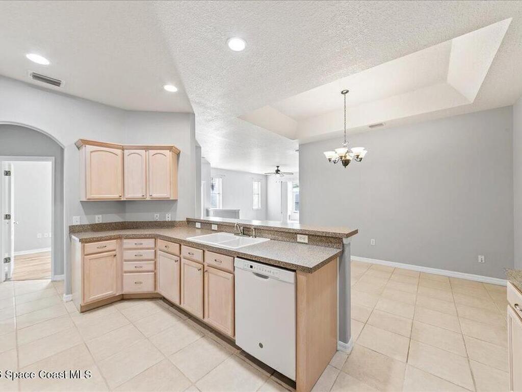 552 Wedge Court, Palm Bay, FL 32909