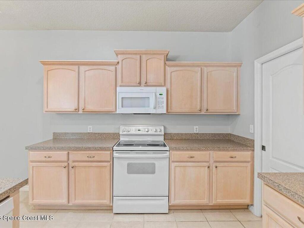 552 Wedge Court, Palm Bay, FL 32909