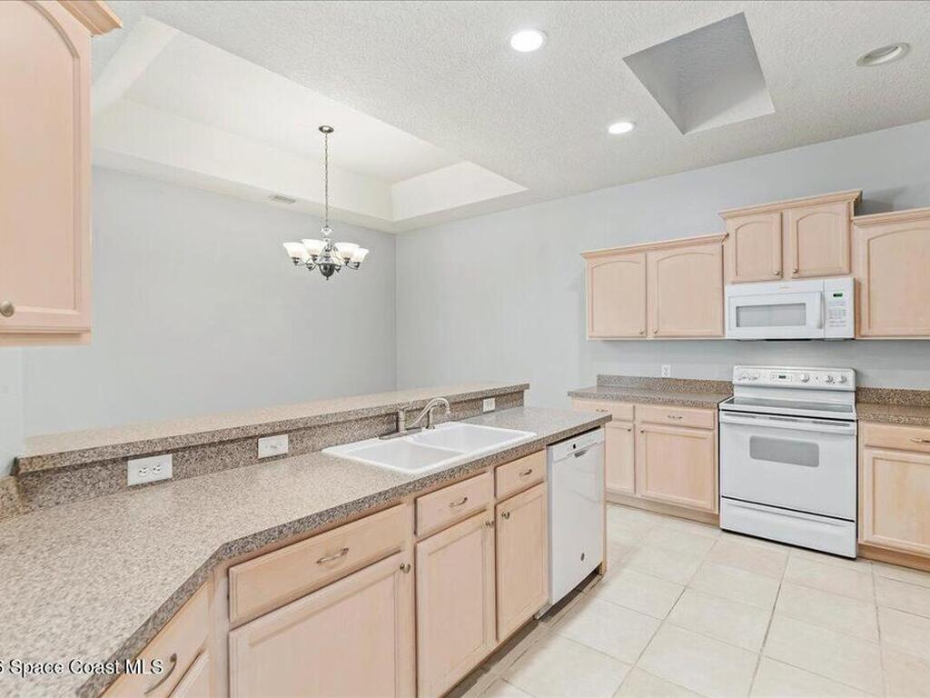 552 Wedge Court, Palm Bay, FL 32909