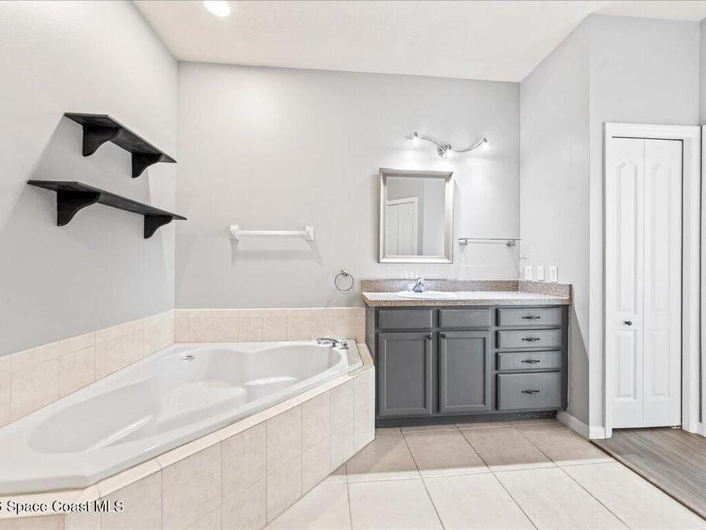 552 Wedge Court, Palm Bay, FL 32909