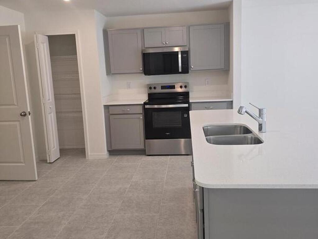 941 SW Richmond Circle, Palm Bay, FL 32908