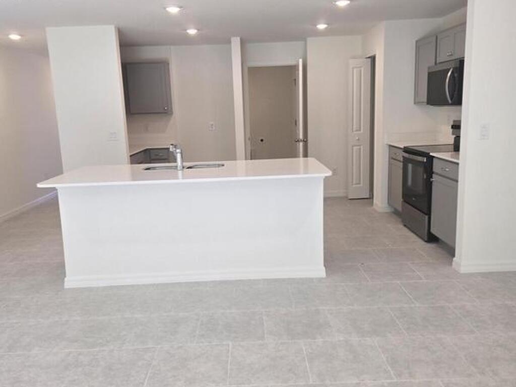 941 SW Richmond Circle, Palm Bay, FL 32908