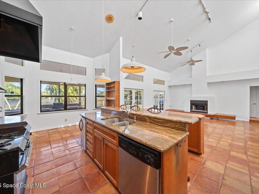 569 Crystal Lake Drive, Melbourne, FL 32940