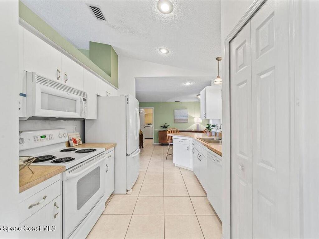 203 Twin Lakes Road, Melbourne, FL 32901