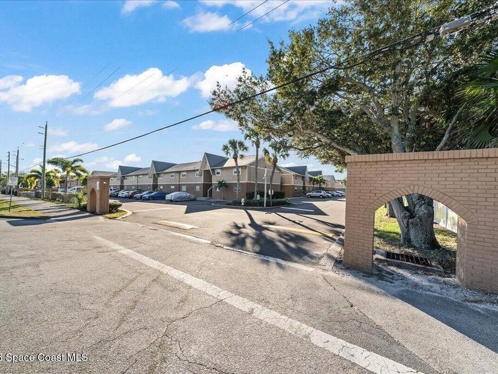 247 Cambridge Lane, Melbourne, FL 32935