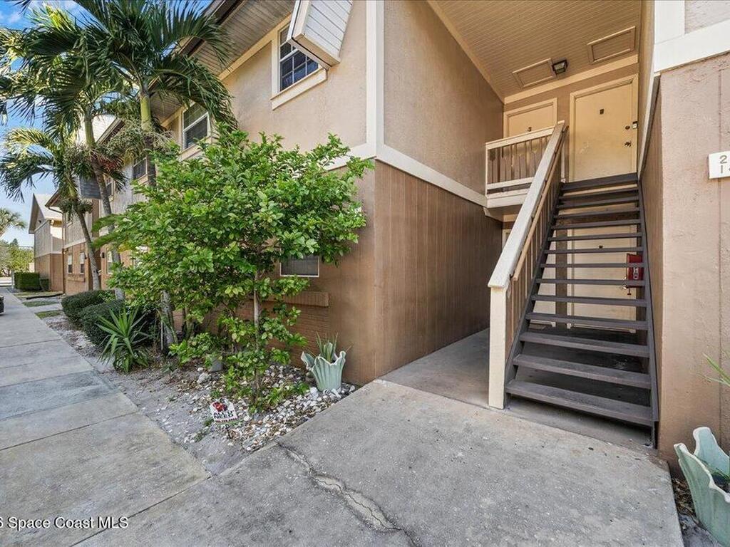 247 Cambridge Lane, Melbourne, FL 32935