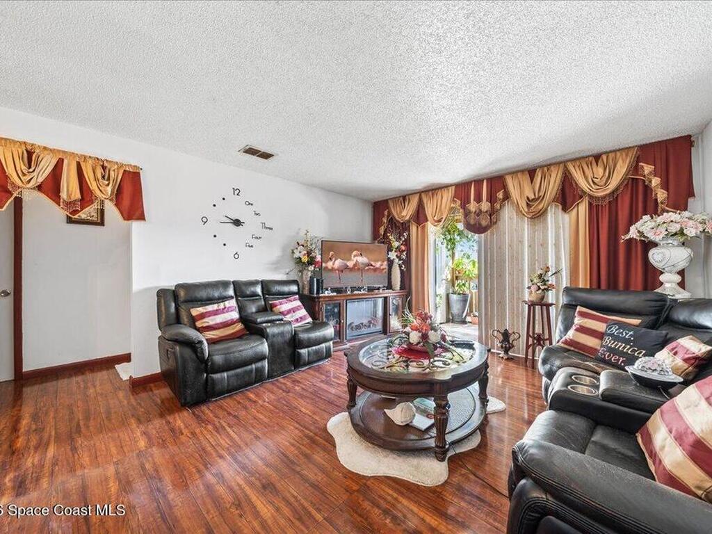 247 Cambridge Lane, Melbourne, FL 32935